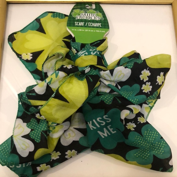 VTG Saint Patrick’s Lucky Charm Scarf - Picture 2 of 11